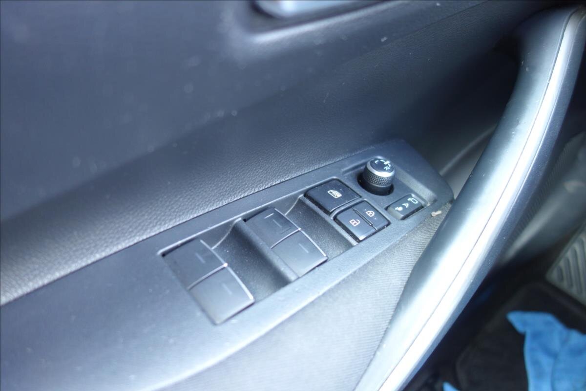 Toyota Corolla Sedan / Limuzína 1,6 l 97 kw