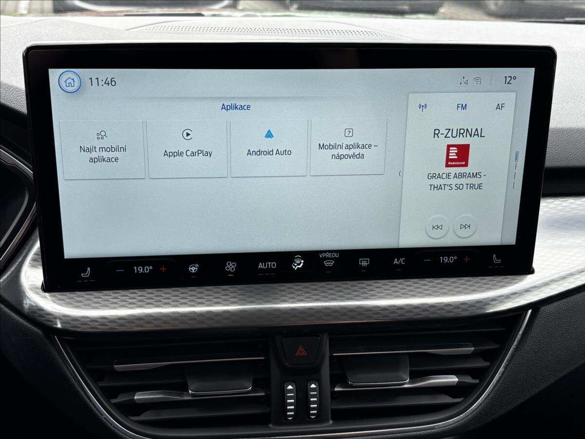 Ford Kuga SUV / Terénní 1,5 l 137 kw