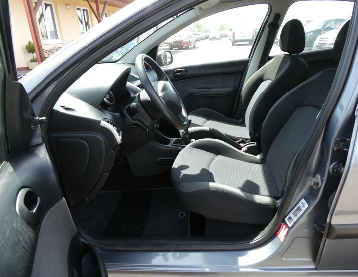 Peugeot 206 Hatchback 1,4 l 54 kw