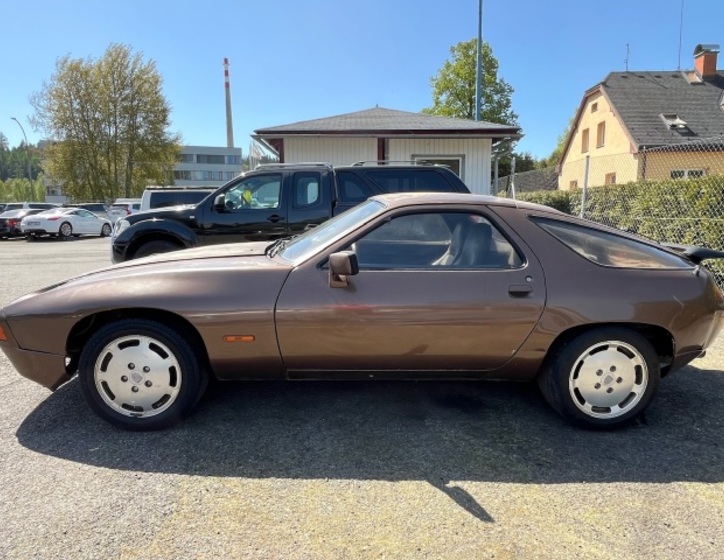 Porsche 928 2