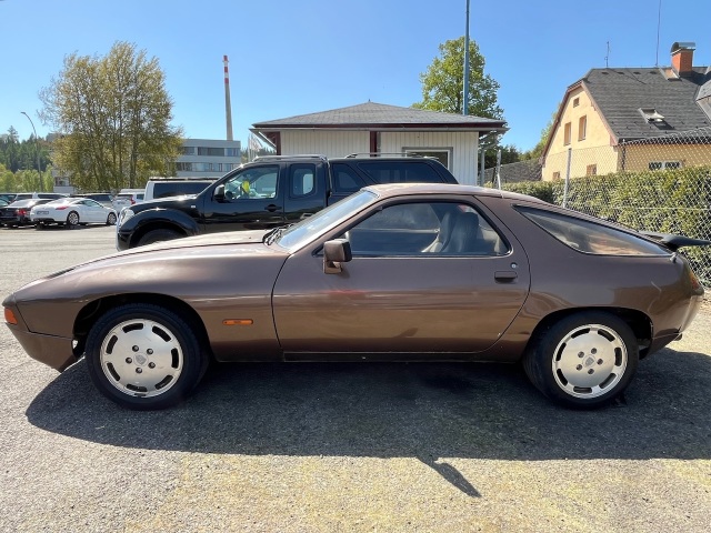 Porsche 928