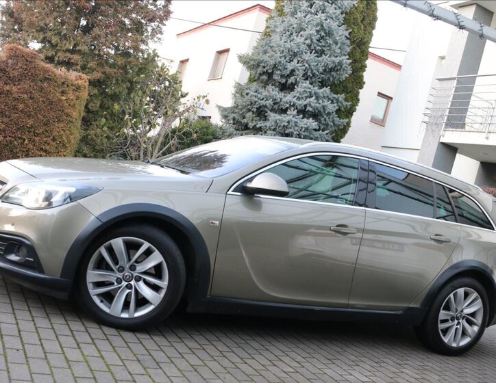 Opel Insignia Kombi 2,0 l 143 kw