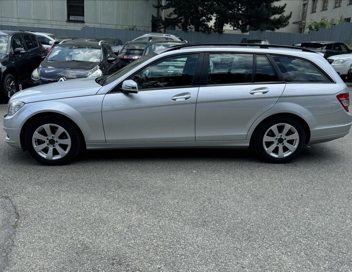 Mercedes-Benz Třídy C Kombi 2,1 l 100 kw