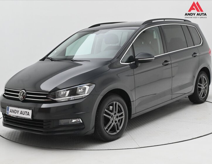 Volkswagen Touran 1
