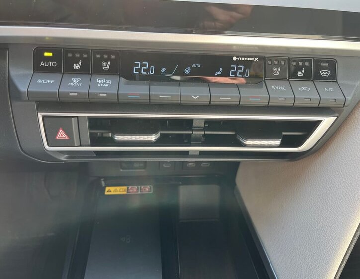 Toyota Camry Sedan / Limuzína 2,5 l 137 kw