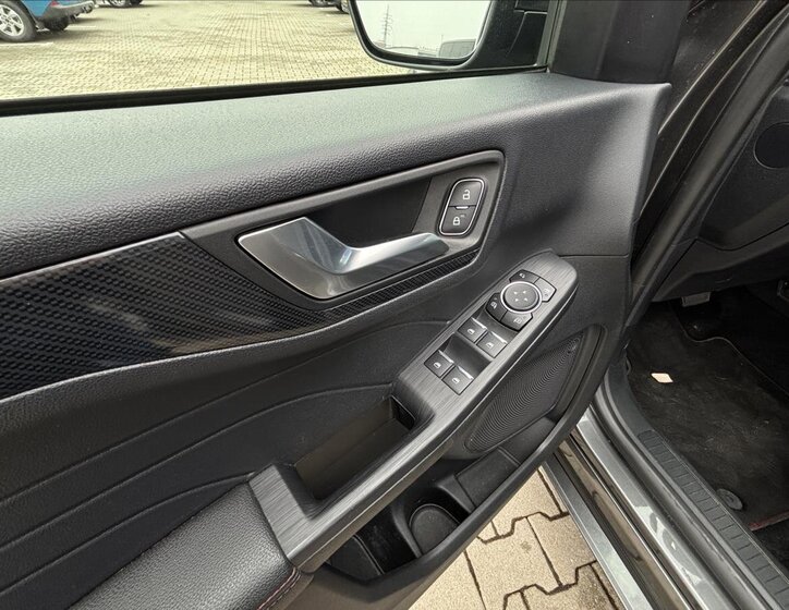 Ford Kuga SUV / Terénní 2,5 l 140 kw