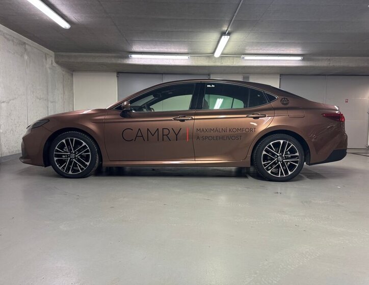 Toyota Camry 8
