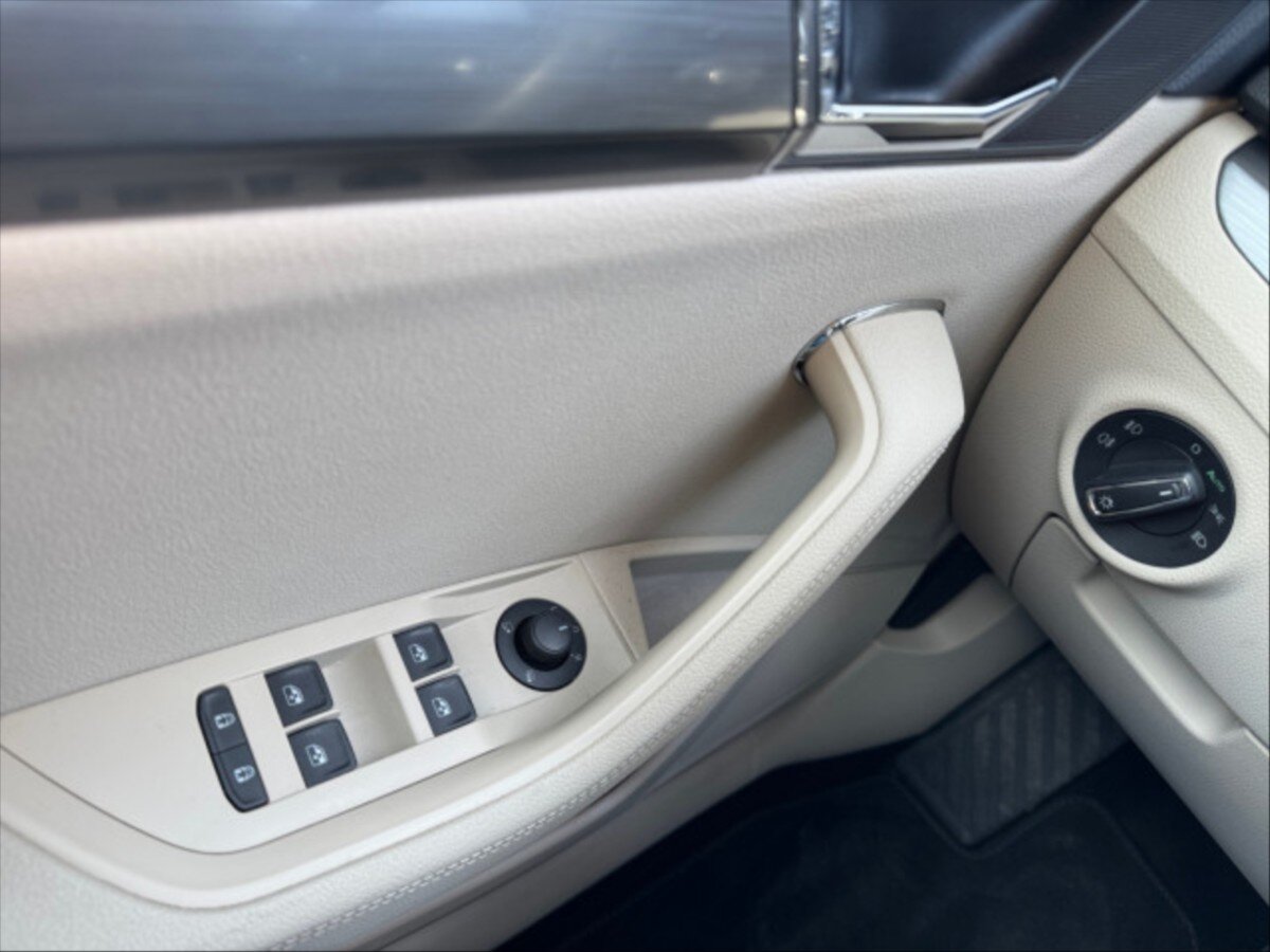 Škoda Superb Liftback 2,0 l 147 kw