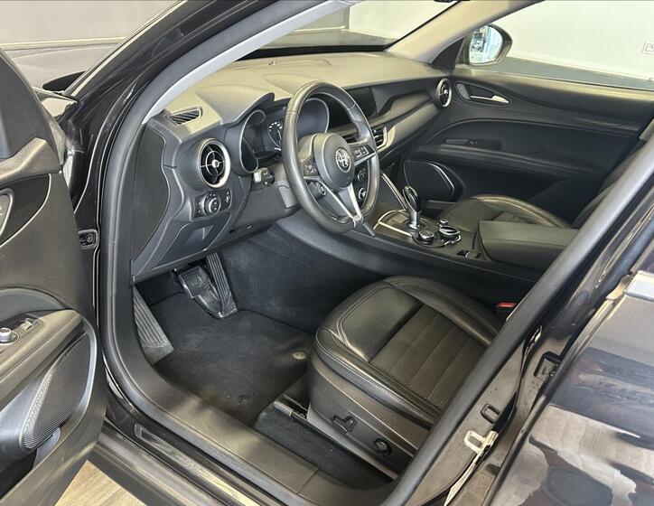 Alfa Romeo Stelvio 11