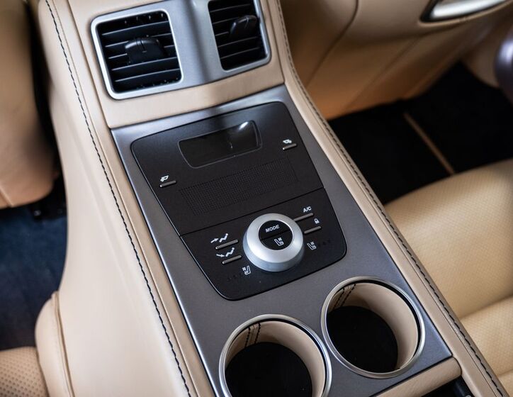 Aston Martin Rapide 19