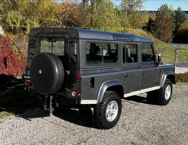 Land Rover Defender 7