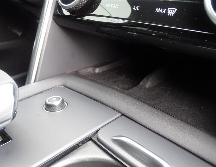 Land Rover Discovery SUV / Terénní 3,0 l 221 kw