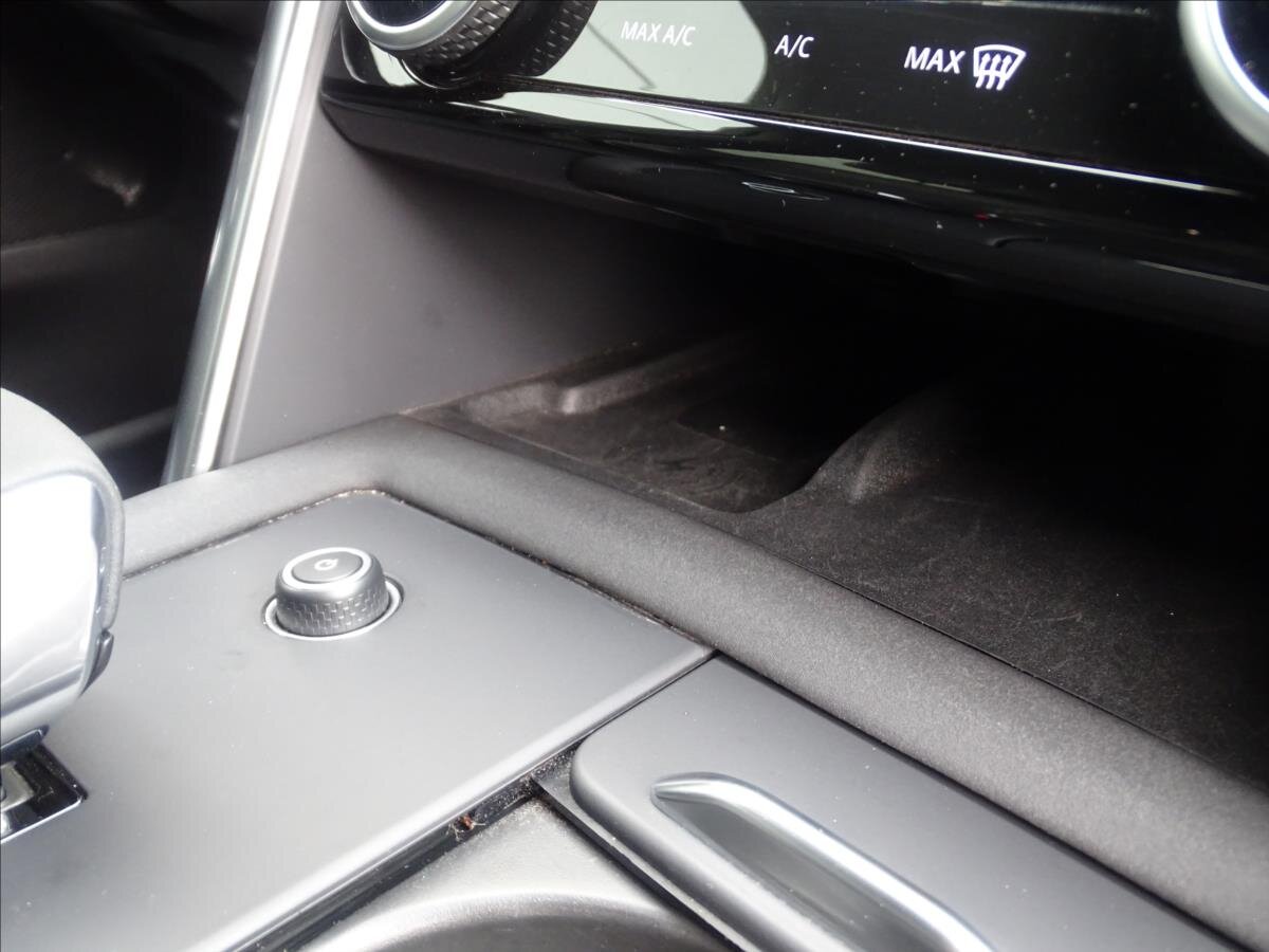 Land Rover Discovery SUV / Terénní 3,0 l 221 kw