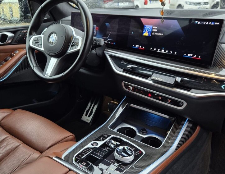 BMW X7 SUV / Terénní 3,0 l 250 kw