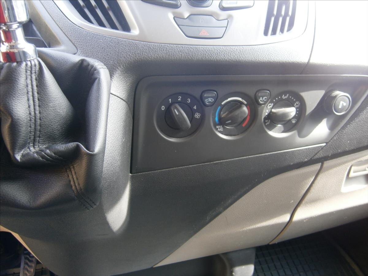 Ford Tourneo Custom Kombi 2,0 l 96 kw