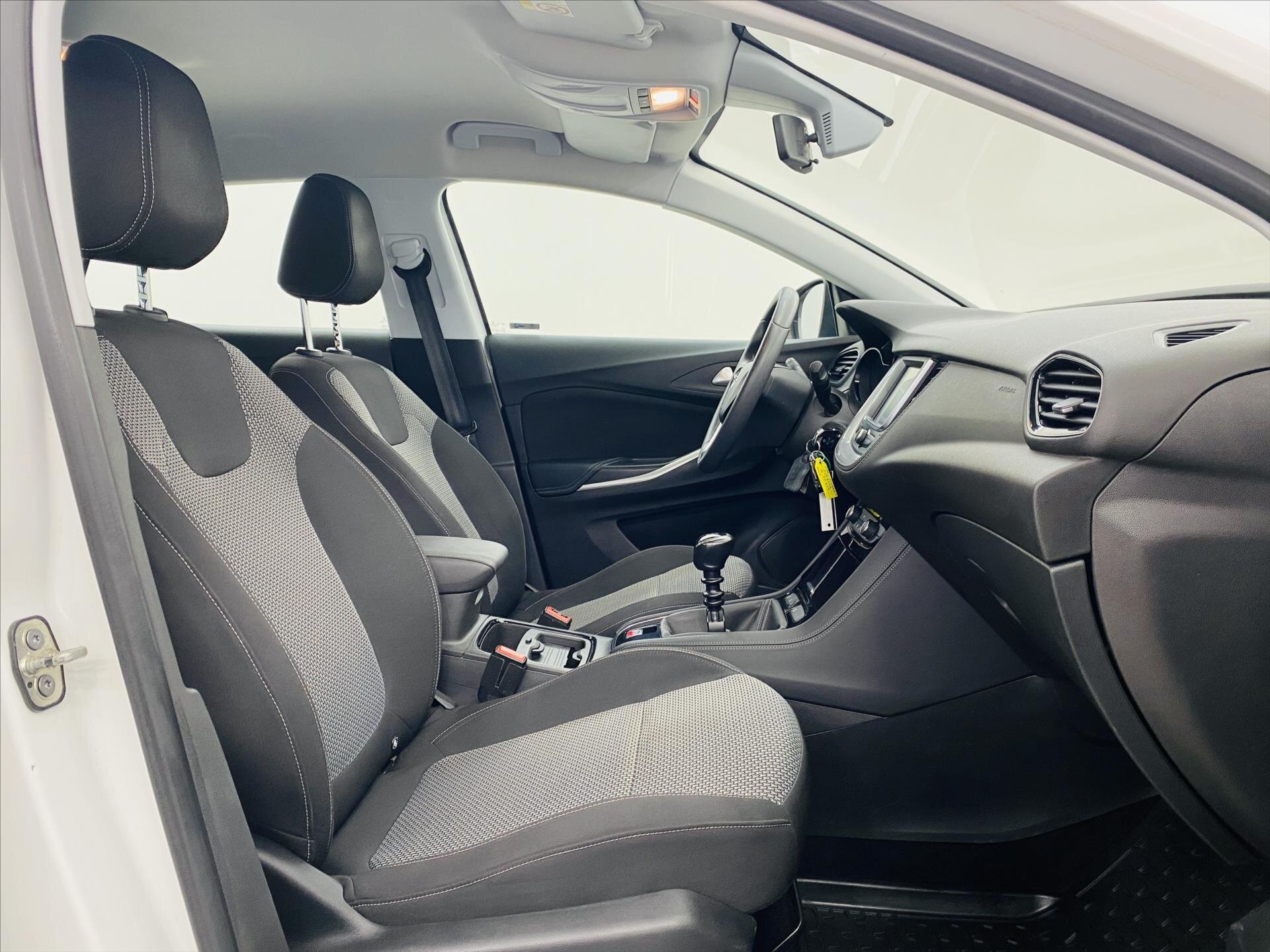 Opel Grandland X SUV 1,2 l 96 kw