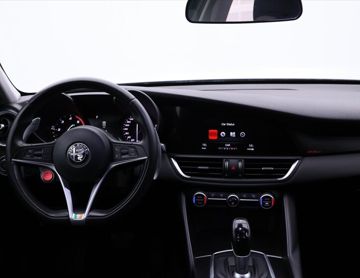 Alfa Romeo Giulia Sedan / Limuzína 2,1 l 110 kw