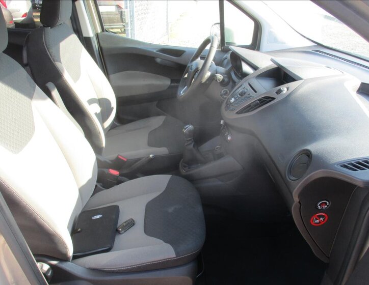 Ford Tourneo Courier 12