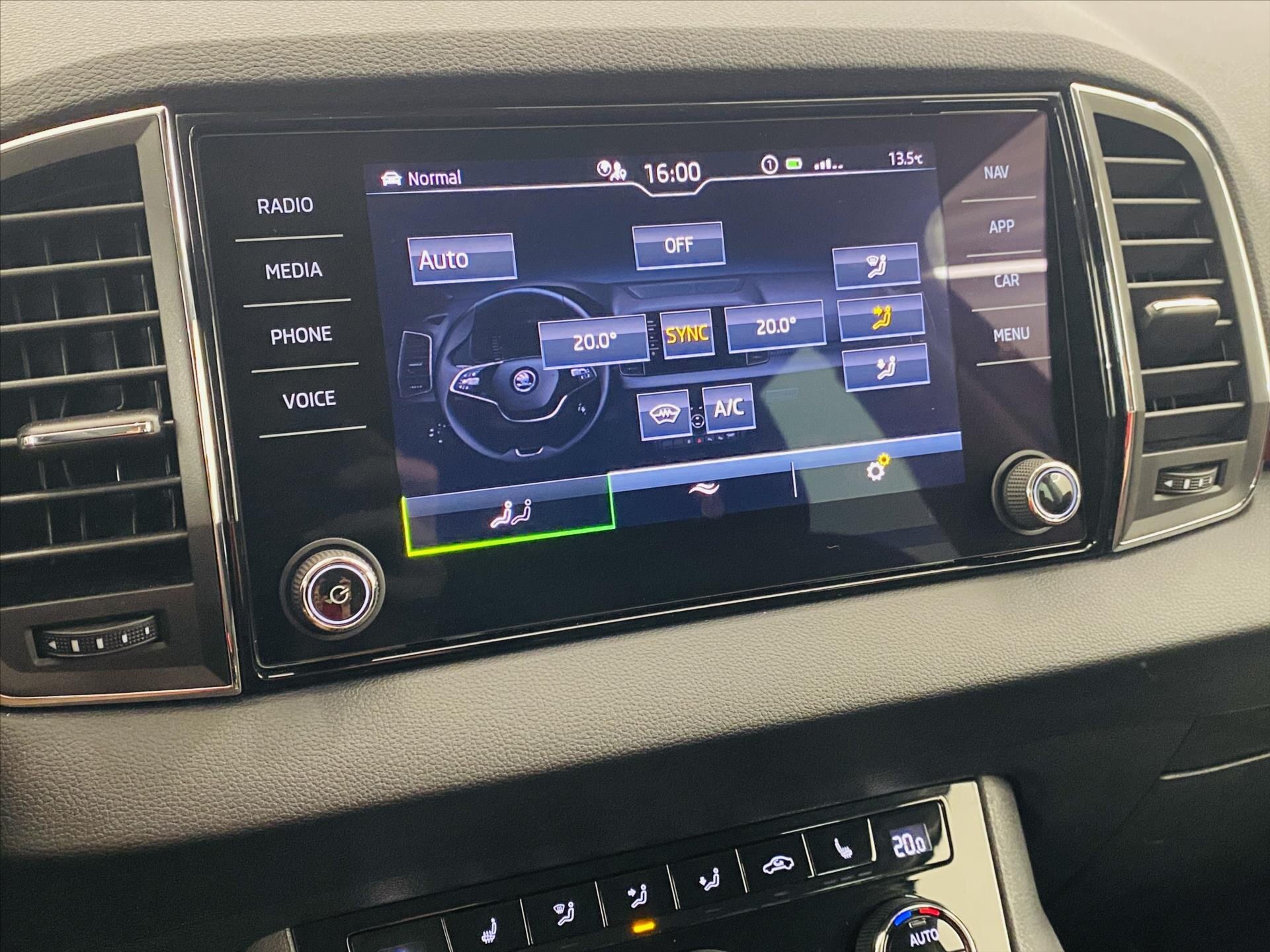 Škoda Karoq SUV / Terénní 1,5 l 110 kw