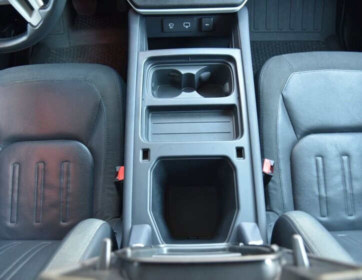 Land Rover Defender SUV 3,0 l 183 kw