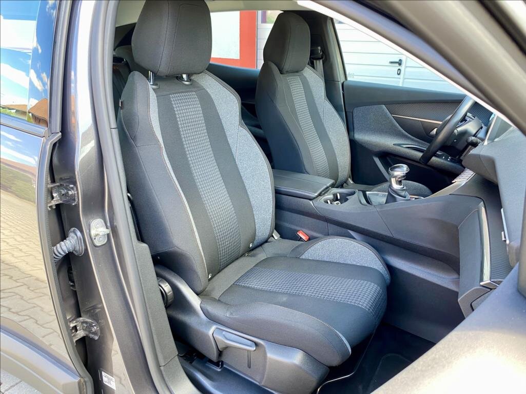 Peugeot 3008 SUV 1,2 l 96 kw