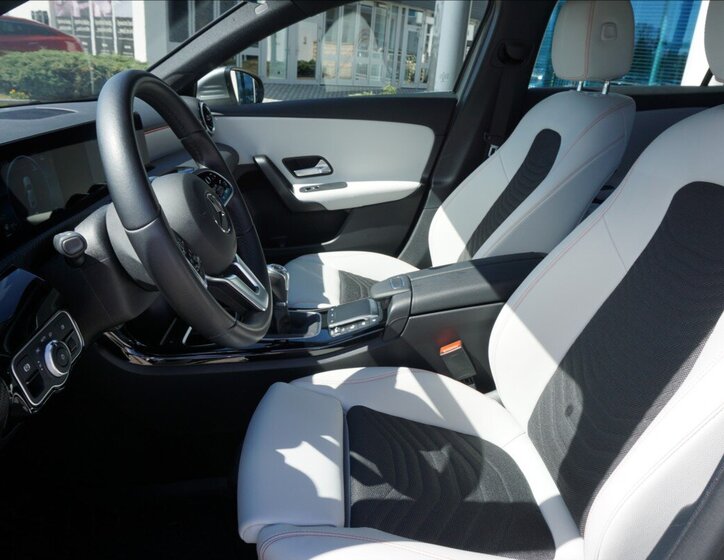 Mercedes-Benz Třídy A Sedan / Limuzína 1,3 l 100 kw