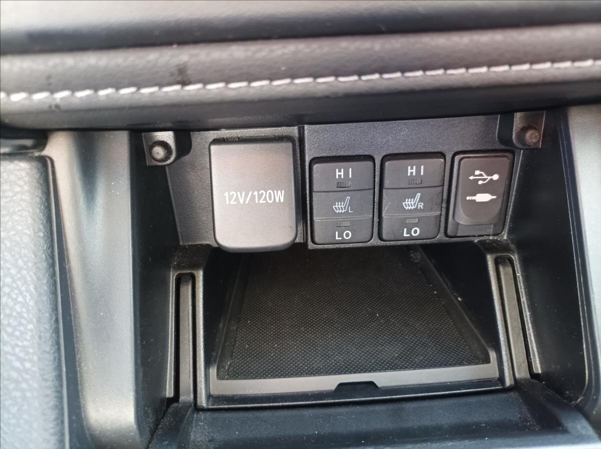 Toyota Auris Kombi 1,6 l 97 kw