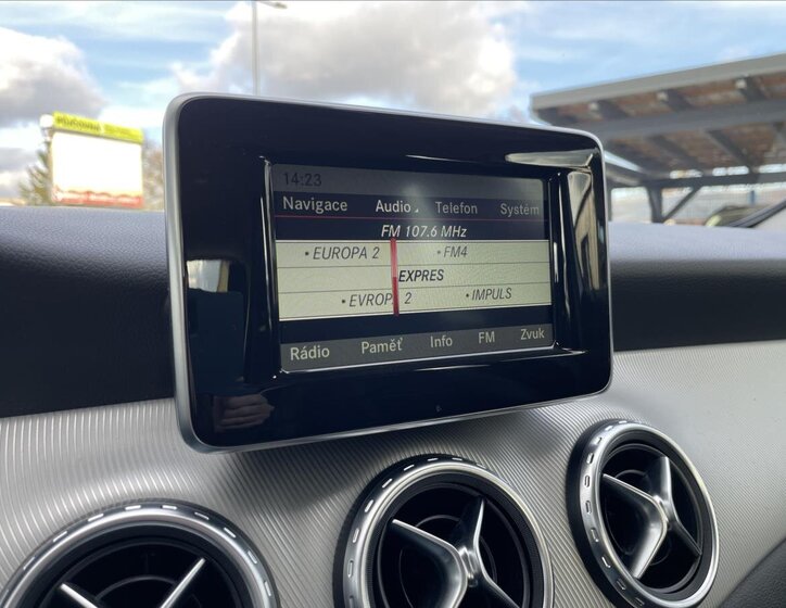 Mercedes-Benz GLA 15