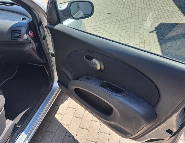 Nissan Micra Hatchback 1,2 l 48 kw