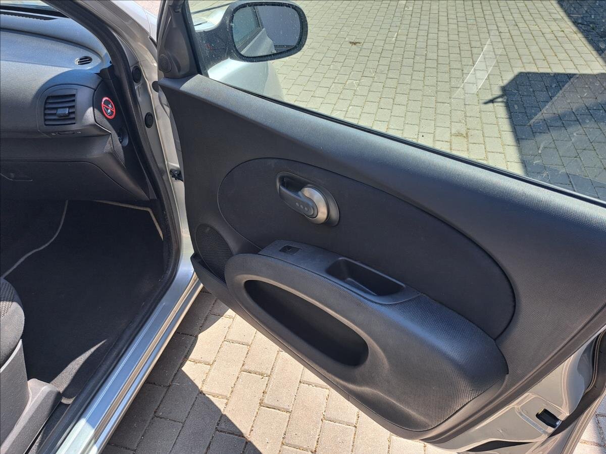 Nissan Micra Hatchback 1,2 l 48 kw