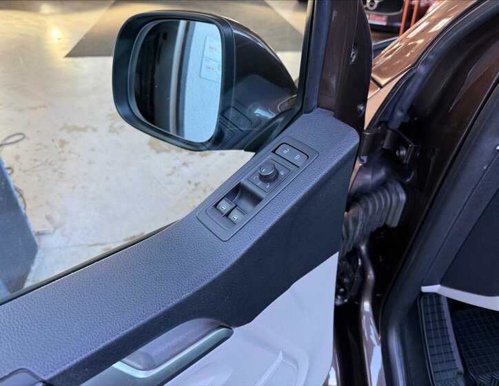 Volkswagen Transporter 19