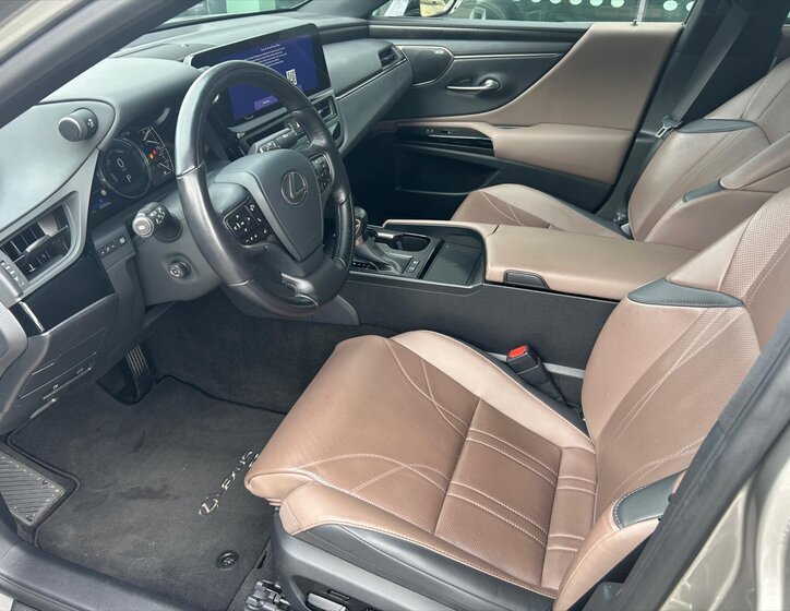 Lexus ES 300h Sedan 2,5 l 160 kw