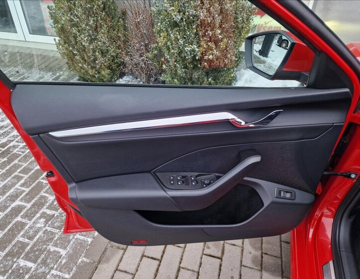 Škoda Octavia Sedan / Limuzína 1,5 l 110 kw