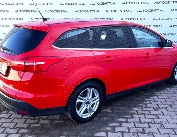 Ford Focus Kombi 999,0 92 kw