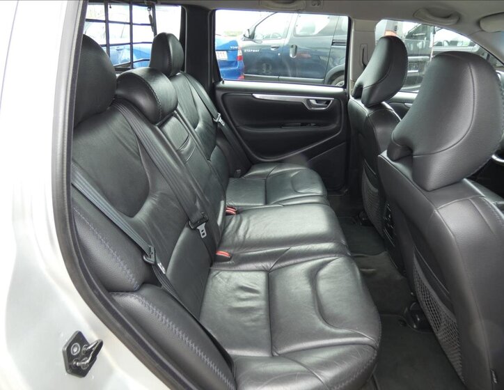 Volvo XC70 Kombi 2,4 l 136 kw