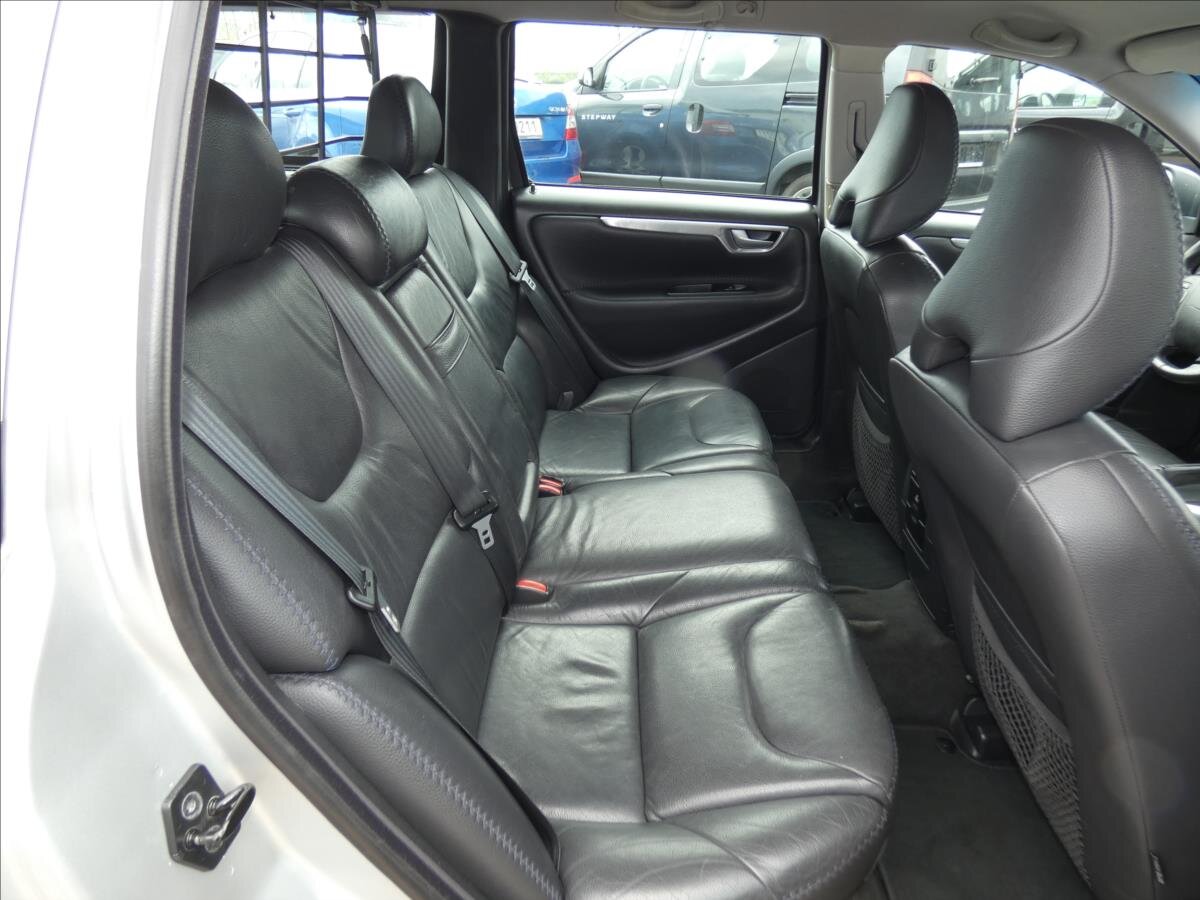 Volvo XC70 Kombi 2,4 l 136 kw