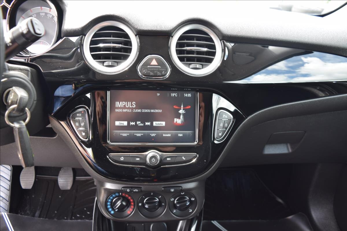 Opel Adam Hatchback 999,0 66 kw