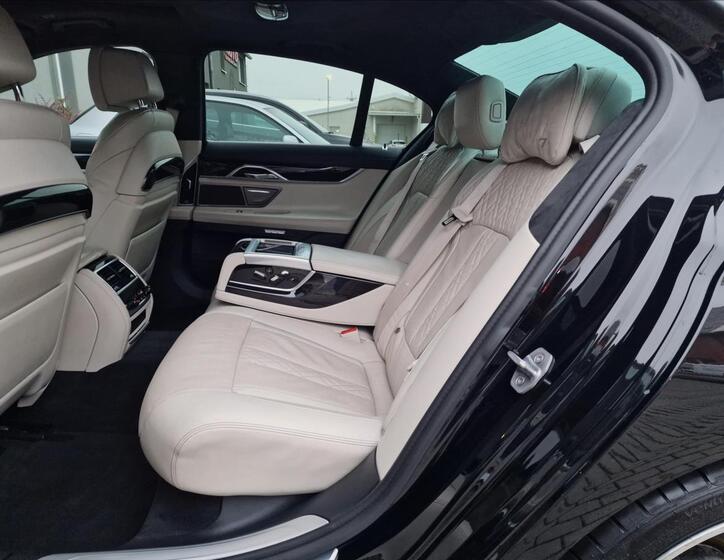 BMW Řada 7 18