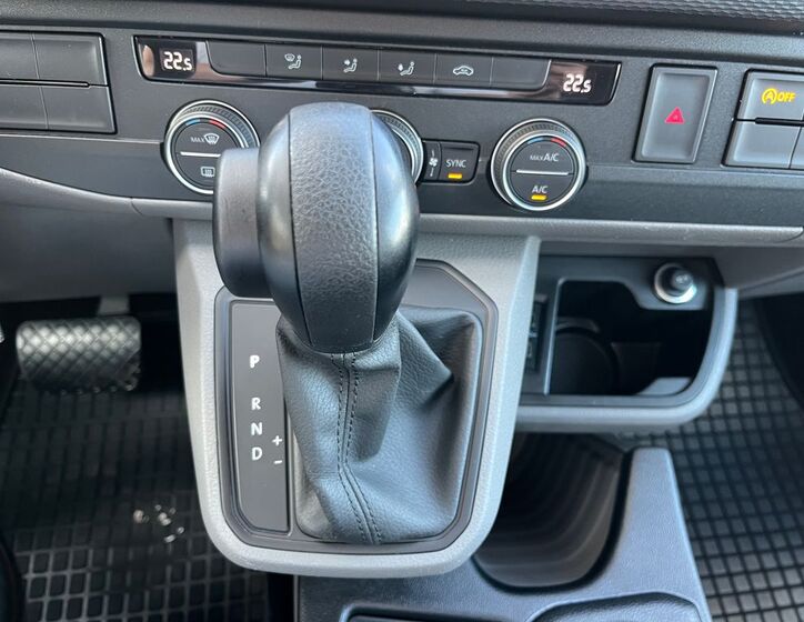 Volkswagen Caravelle 26