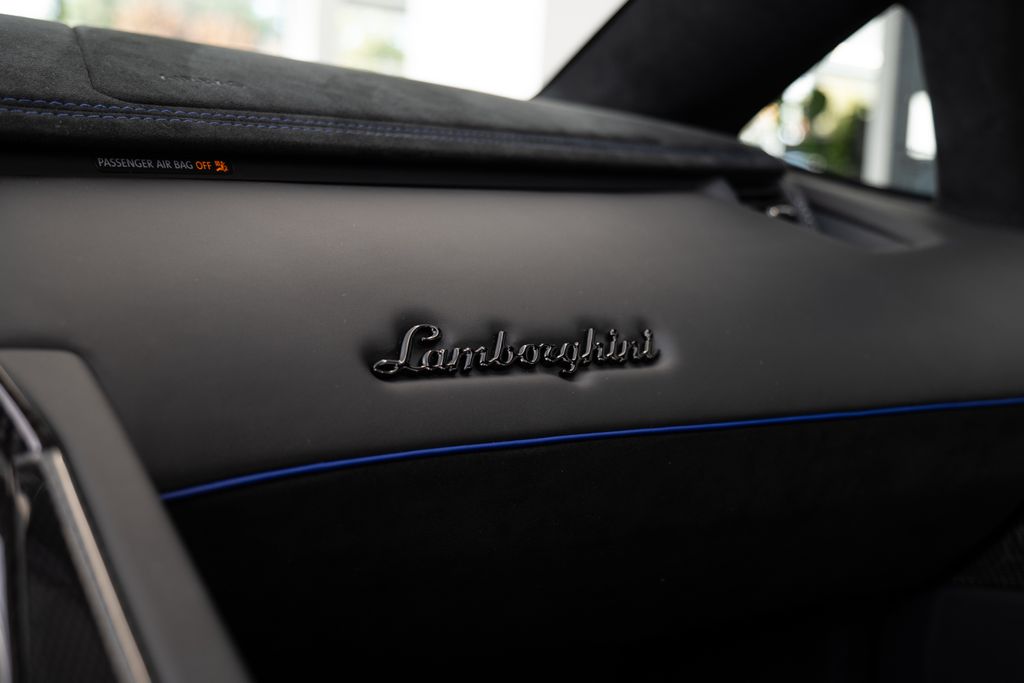 Lamborghini Aventador