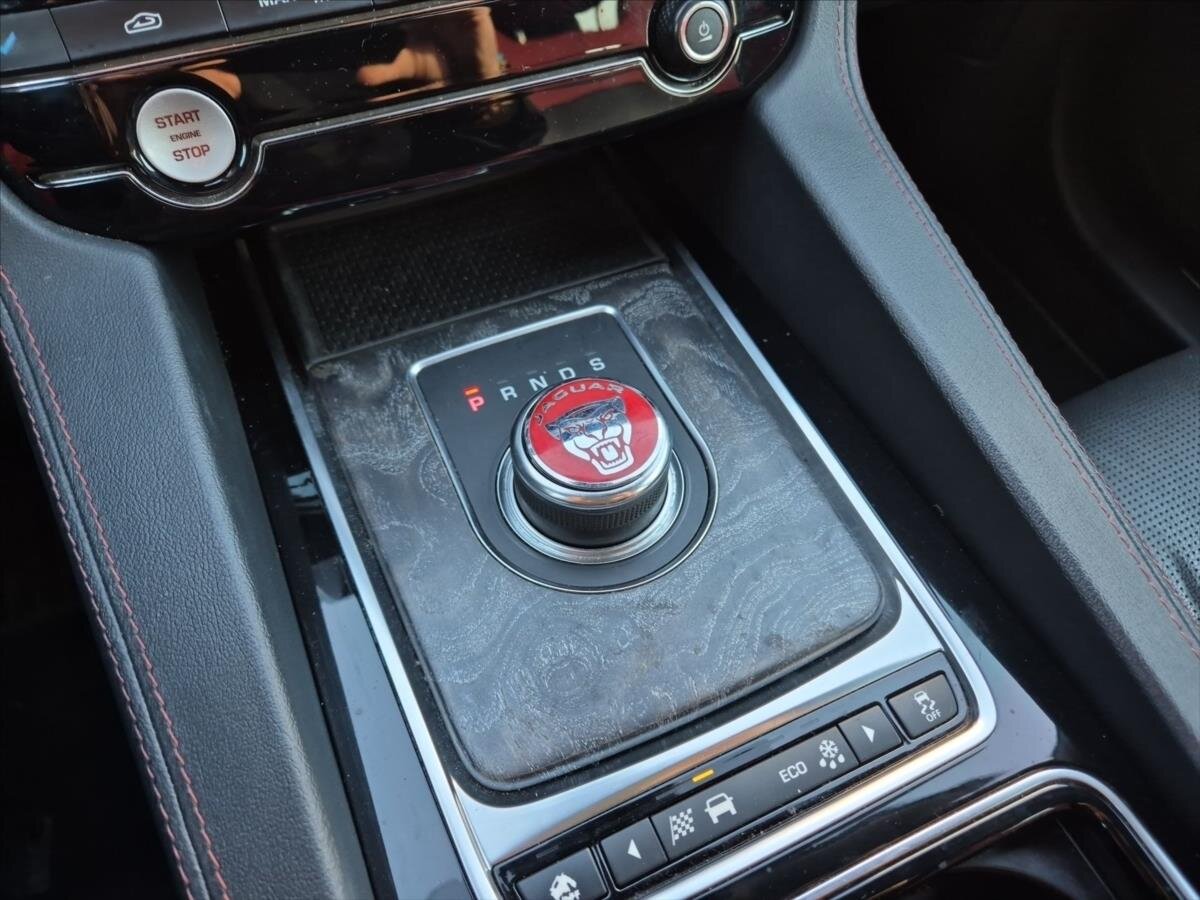 Jaguar F-Pace SUV 3,0 l 221 kw