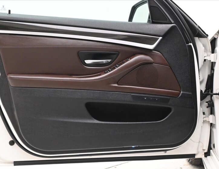 BMW Řada 5 Kombi 3,0 l 190 kw