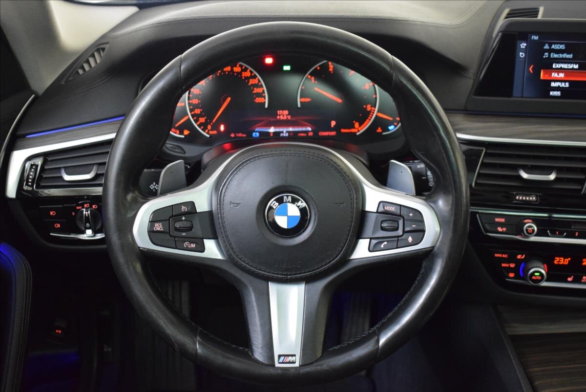 BMW Řada 5 Kombi 3,0 l 195 kw