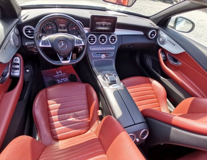 Mercedes-Benz Třídy C Kabriolet 2,0 l 180 kw