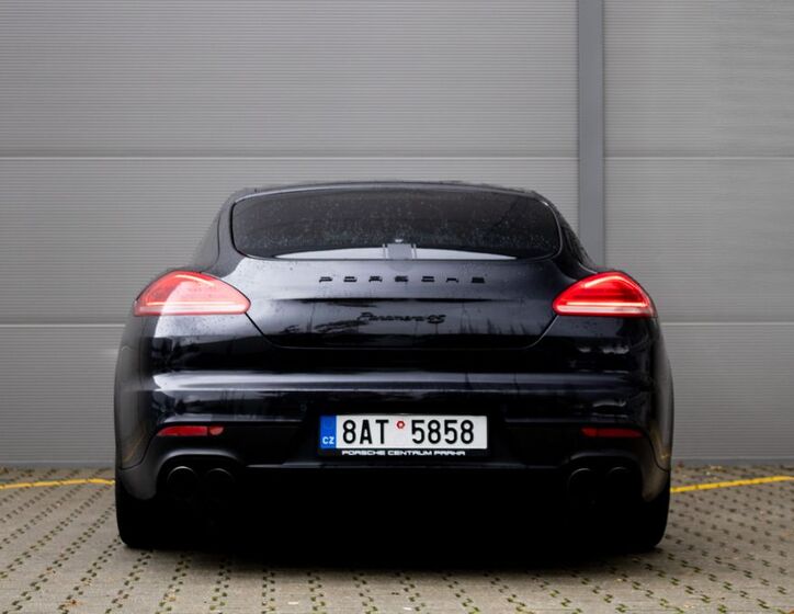 Porsche Panamera 6