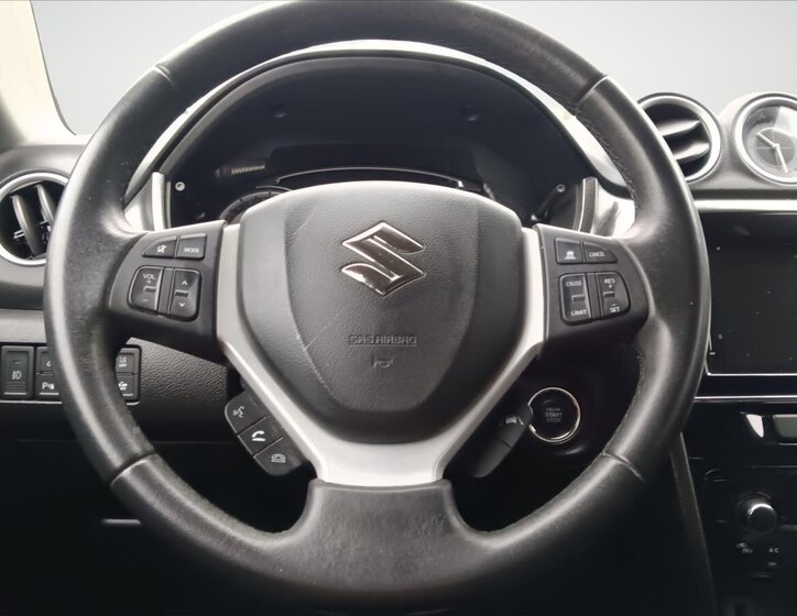 Suzuki Vitara 11