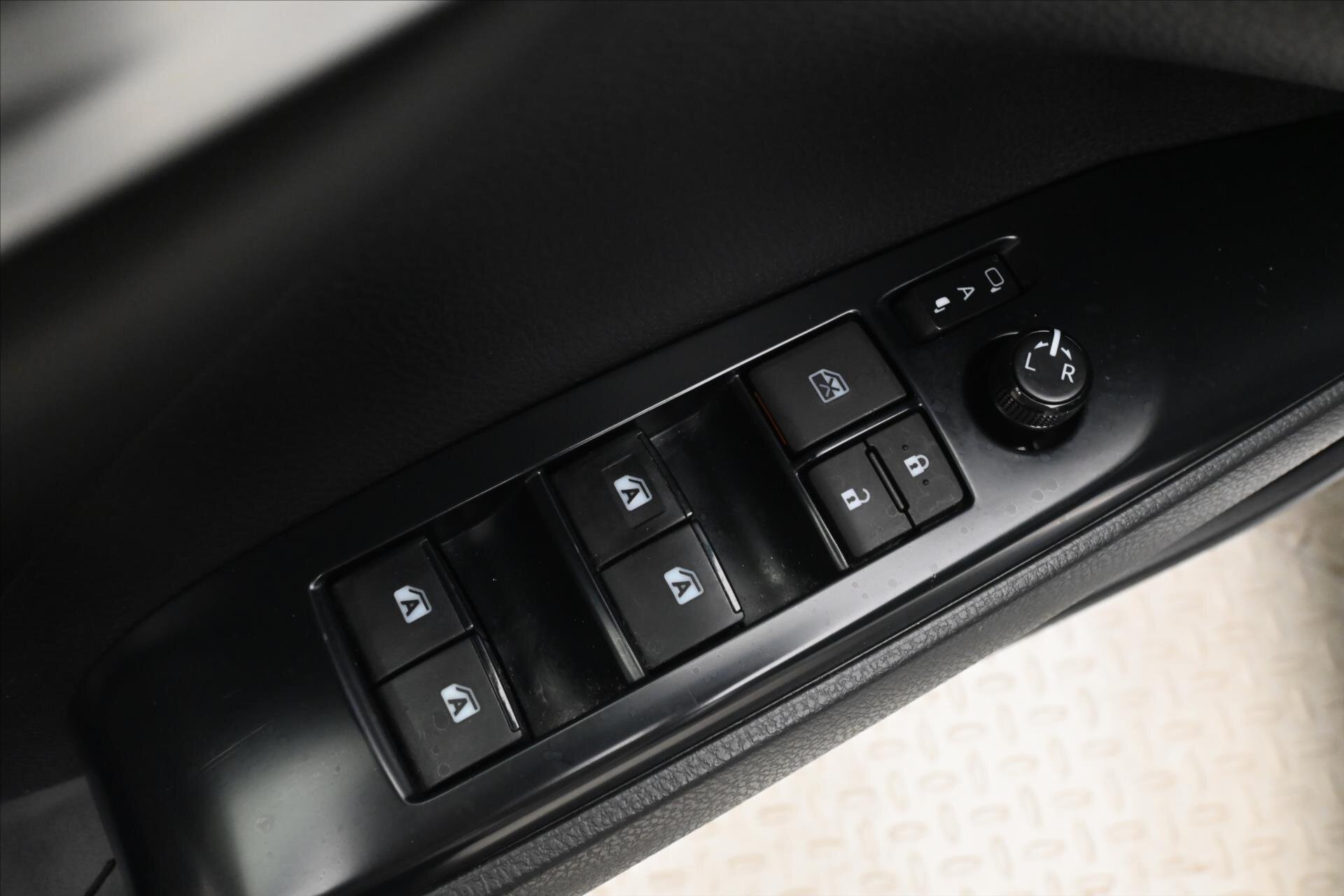 Toyota Camry Sedan / Limuzína 2,5 l 160 kw