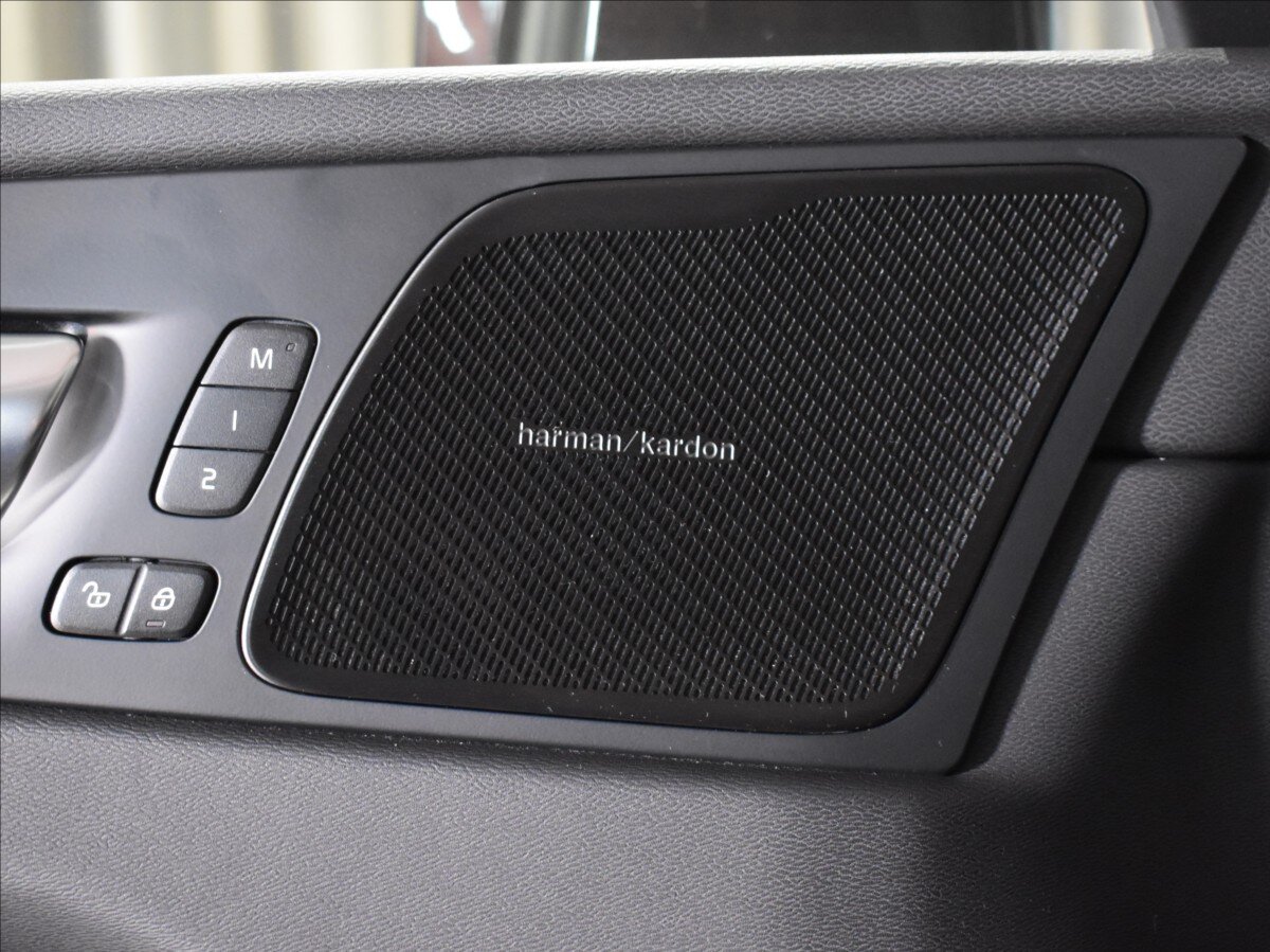 Volvo XC60 SUV / Terénní 2,0 l 184 kw