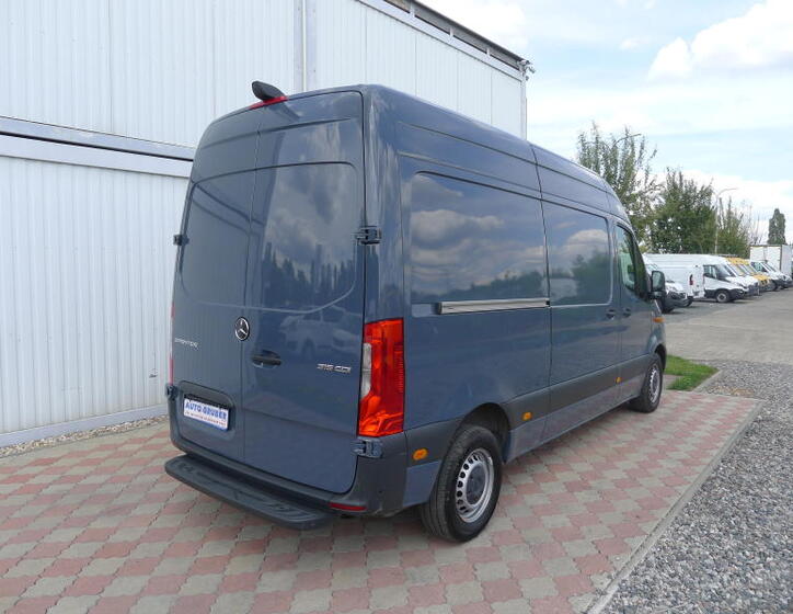 Mercedes-Benz Sprinter 4