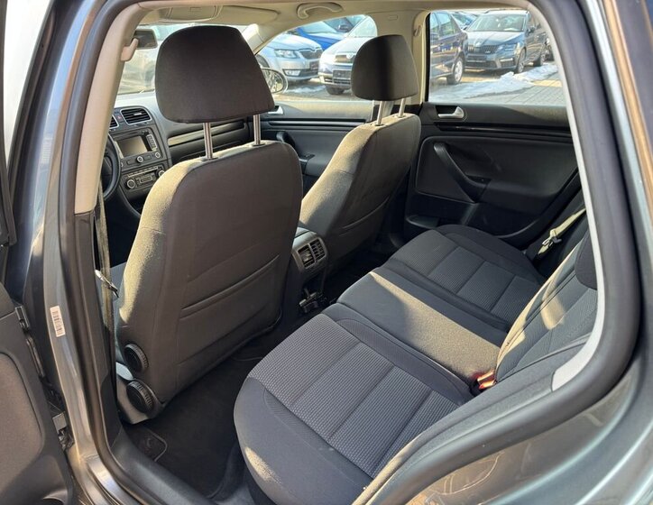 Volkswagen Golf Kombi 1,6 l 77 kw